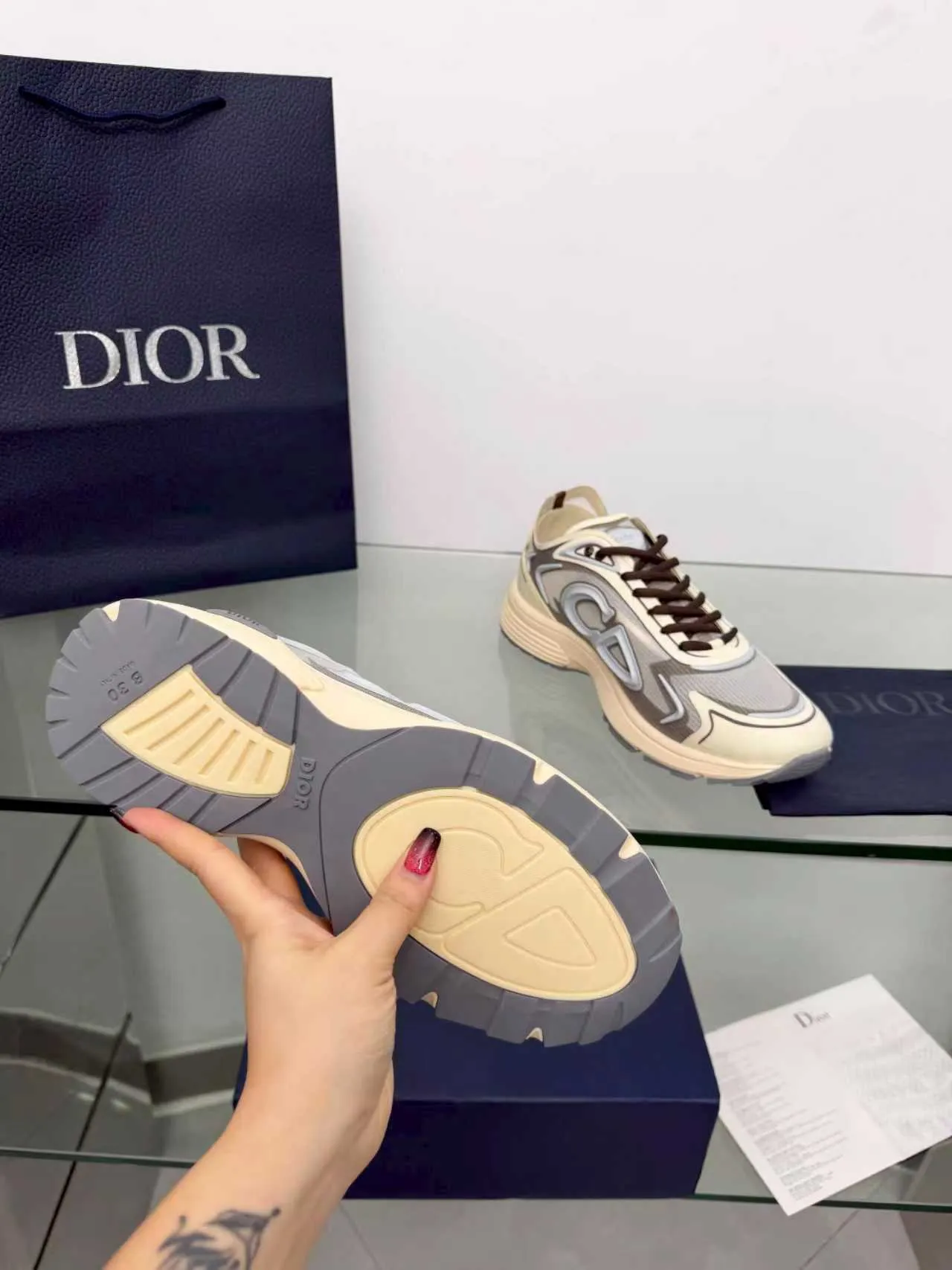 Men's men's shoes pP560! DIOR#B30 COUNTDOWN TECH shoes 1. Inspired by lighter running shoes this season 2. Made of multi-layer transparent nylon upper, full of futuristic feel 3. CD30 rubber logo on the tongue/heel to highlight the brand style 4. Equipped with ultra-light foam midsole for the ultimate comfortable wearing experience 5. The entire series uses WELDED (seamless bonding) technology to ensure durability and lightness 6. Full-size dopamine color matching, perfect choice for couples shoes😜